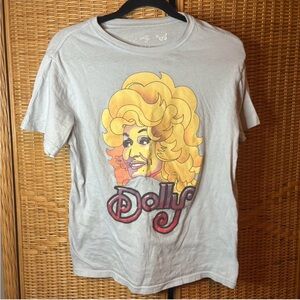Dolly Graphic Women's Short Sleeve Tee